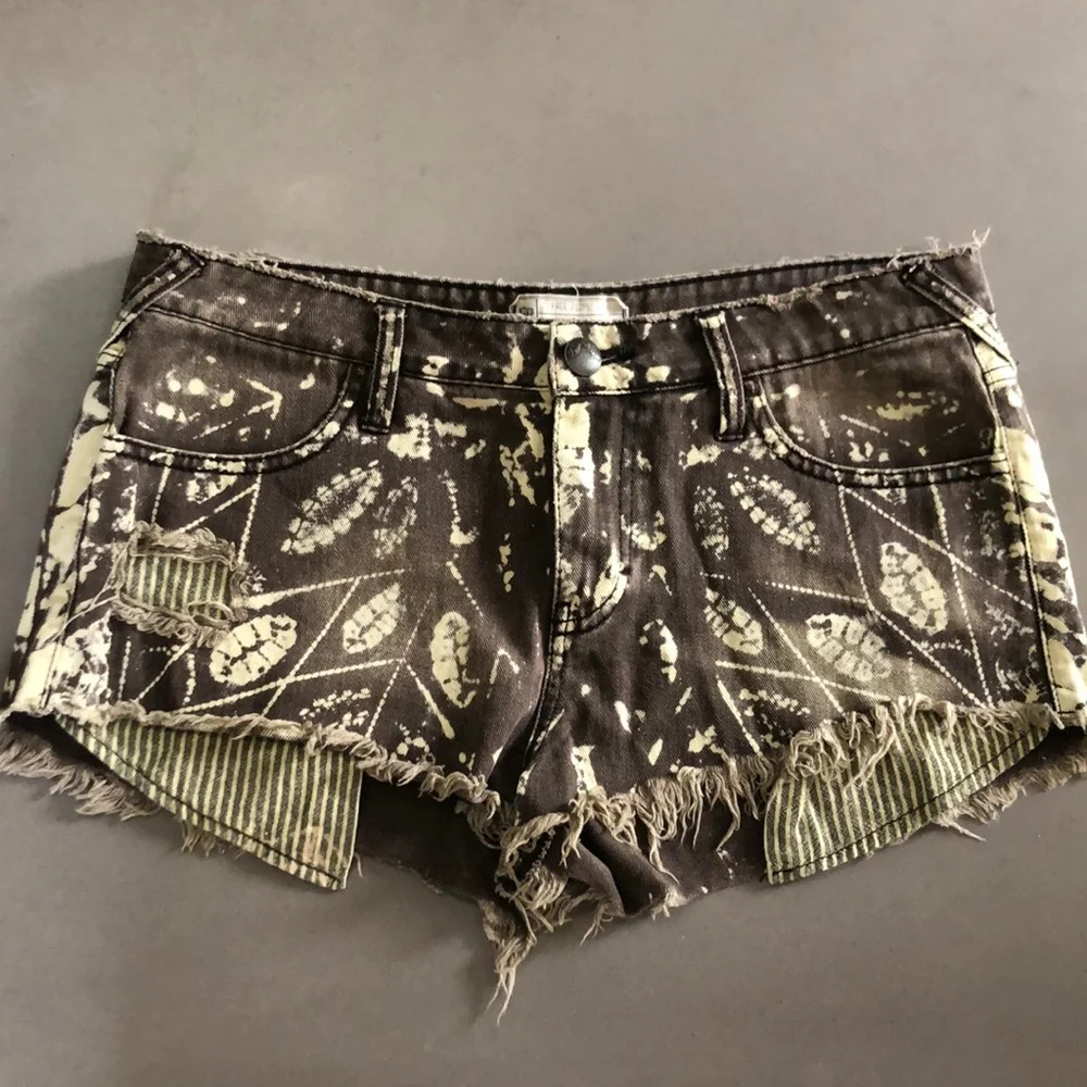 Free People  Leaf Print Distressed Shorts 29